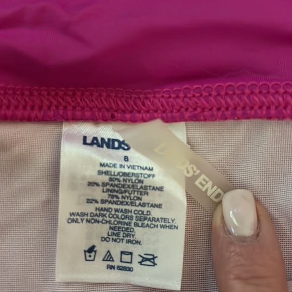 Never worn Lands End l/s rash guard and swim bottoms. Size 8 - Picture 5 of 6